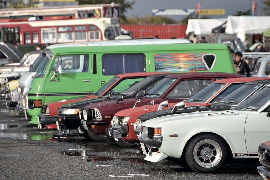 会場風景_レトロカーエリア