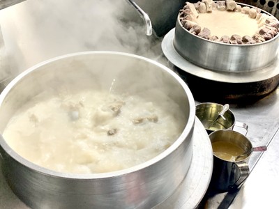 ストレートなとんこつスープ