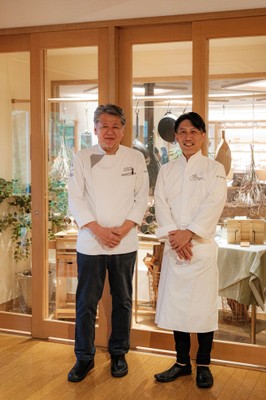 チーズ職人佐藤竜士氏(写真右)