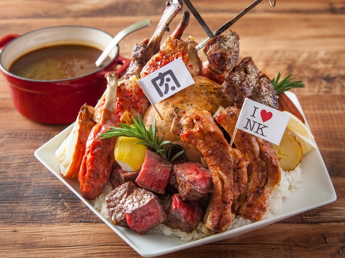 総重量2.9キロ!肉盛りペンタゴンカレー