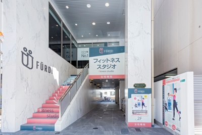 スタジオはキレイなビルの2階・駐輪スペースも有り!