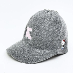 いつものファッションに取り入れたくなる。ハローキティのニットキャップは秋冬ファッションのアクセントになりそうな予感。
