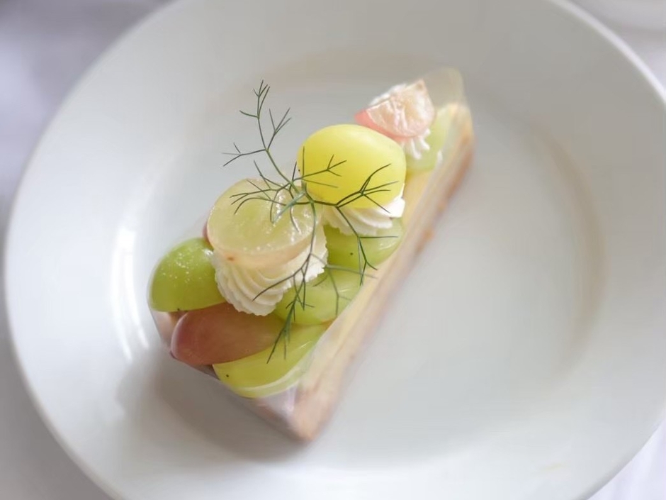 「kibito」と「タクボ農園」コラボの「ぶどうのケーキ」