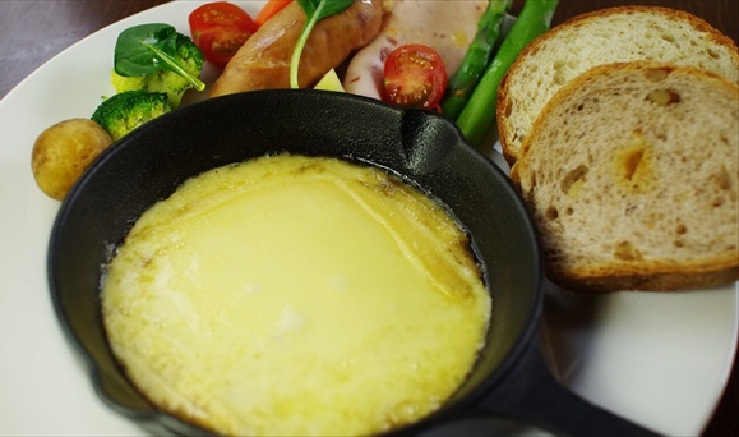 スイスの郷土料理 ラクレットチーズランチ