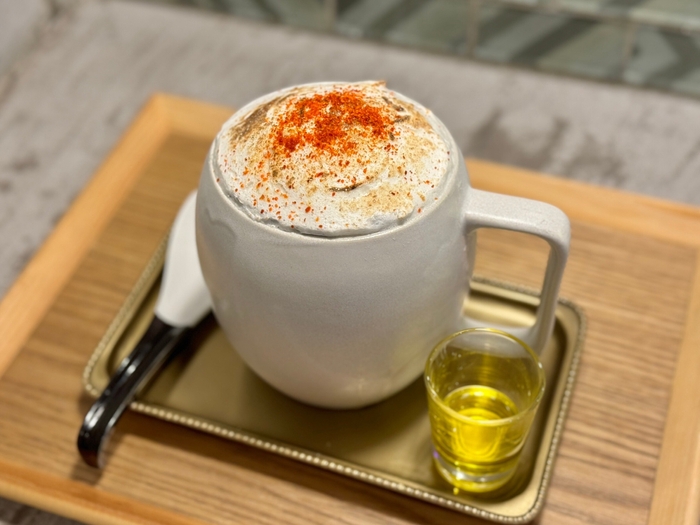 カプチーノラーメン　トリュフ＆ポルチーニクリームスープ