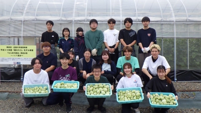 近畿大学との産学連携で摘果メロンを動物の食事に活用　パーク社員食堂で新メニューとしても提供します！　～農学部生と一緒に摘果メロンの活用について学ぼう～　2024年6月29日（土）