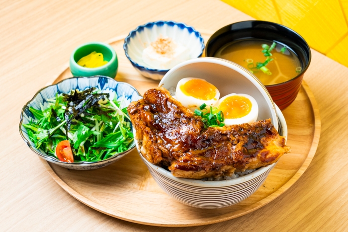 とろけるスマイル味噌角煮(約300g)丼 ※数量限定(一日15食)