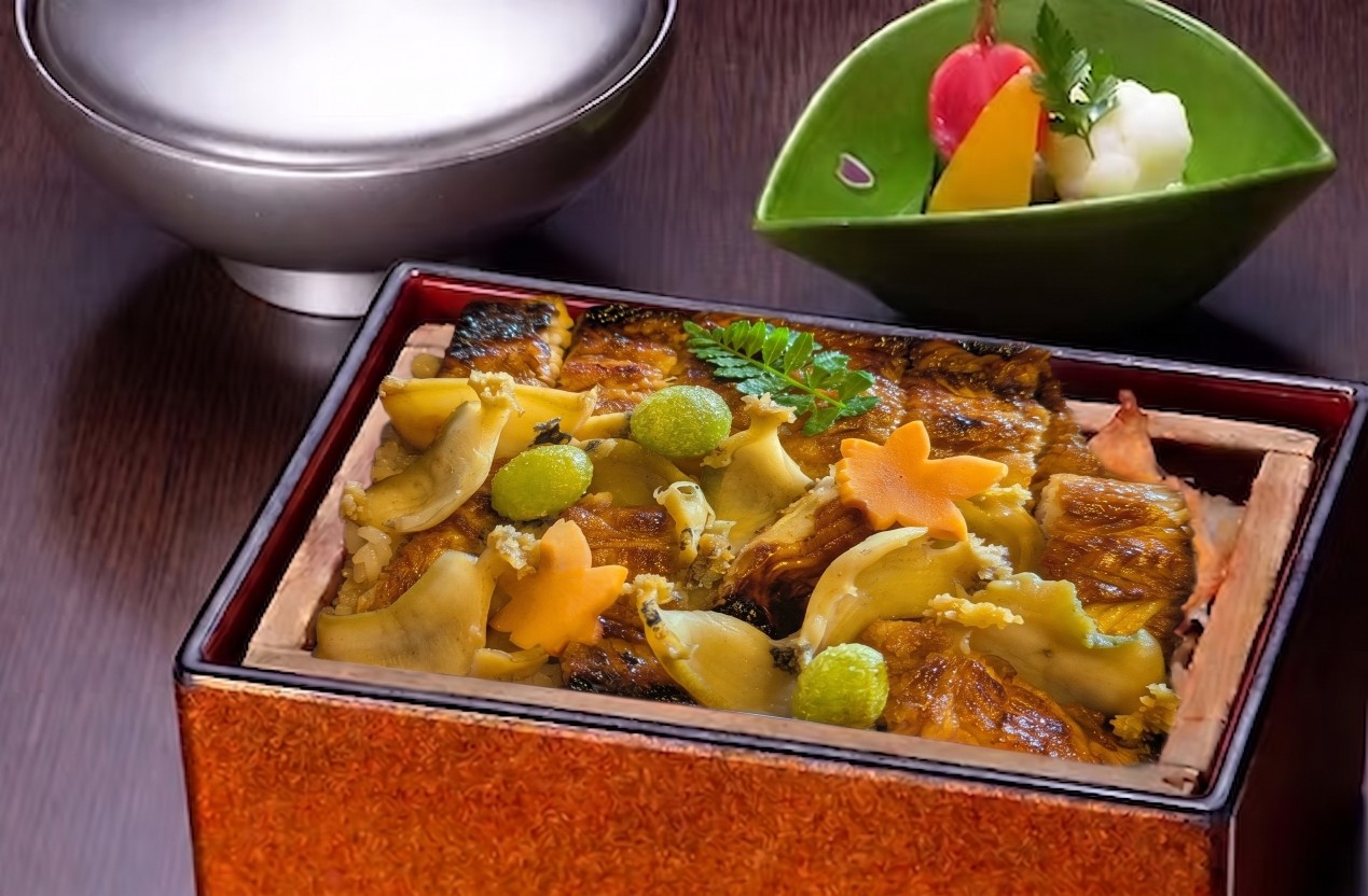 【秋限定】三陸産天然アワビを丸ごと一個使用。「三陸産天然アワビとあなご重」9月17日より提供開始