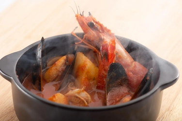 特製ブイヤベース×煮込み料理専門店で至極の一滴を！ 魚介・牛・豚・鶏・野菜の煮込み料理専門店 「nico-me Bistro ReEn」が 川崎市幸区に11月19日(木)オープン！ 夜はワインも楽しめる食事動機×飲み動機のハイブリッド業態