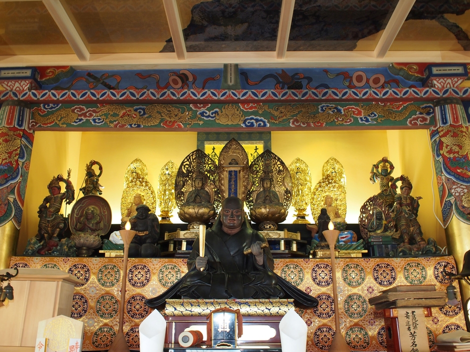 本堂内部(御宝前)