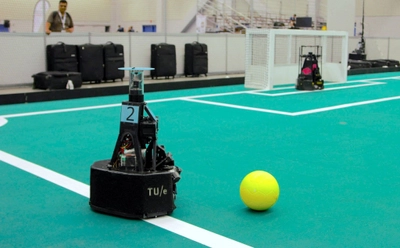 『ロボットたちによるサッカーの世界大会、カナダで開催！』