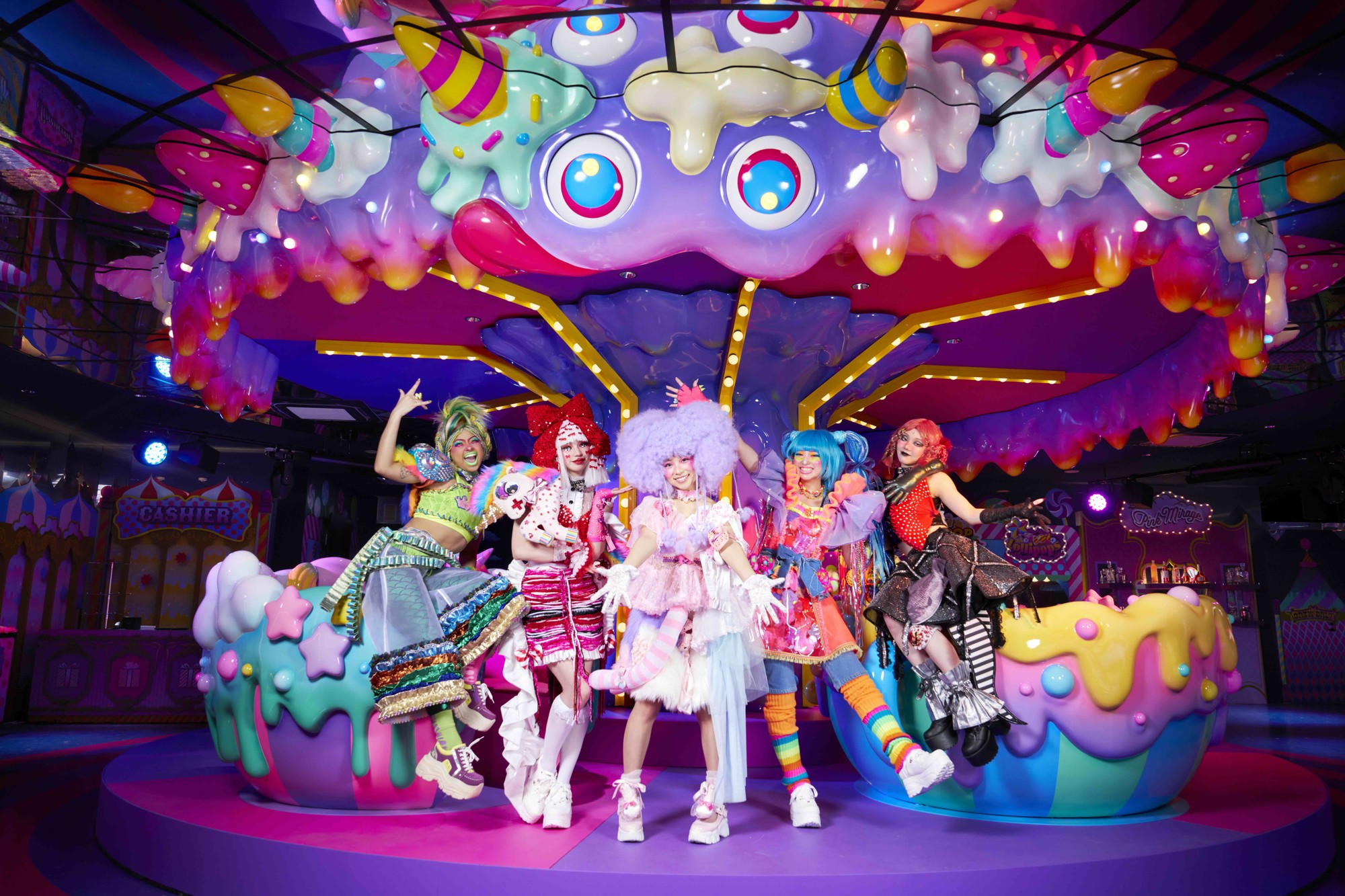 カラフルなTOKYO体験の決定版！
「KAWAII MONSTER LAND - HARAJUKU -」
物語の一部になる、60分間の回遊型ライブエンターテイメント体験