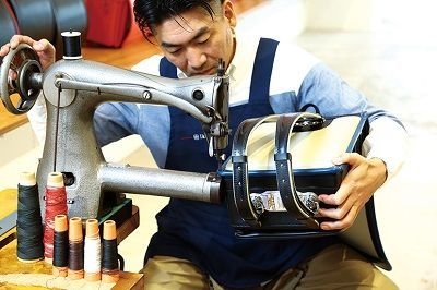 ぴかちゃんらんどせる製造の様子