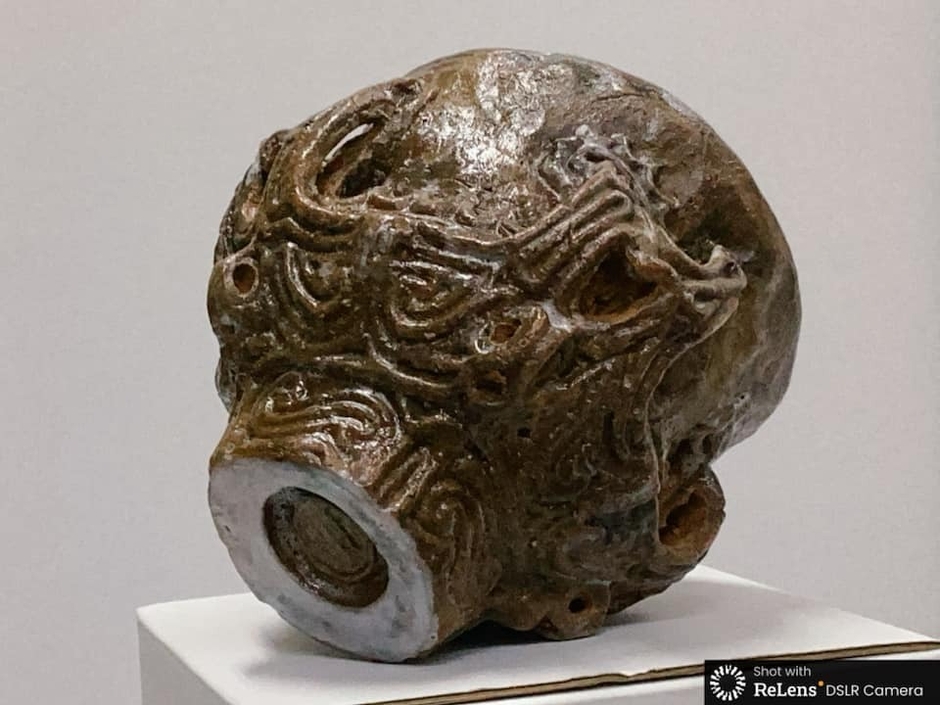 国宝火焔型土器の透かし文様が素敵