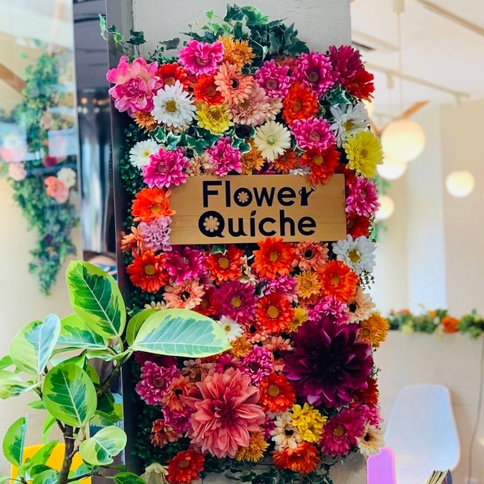 色鮮やかなお花でお出迎え