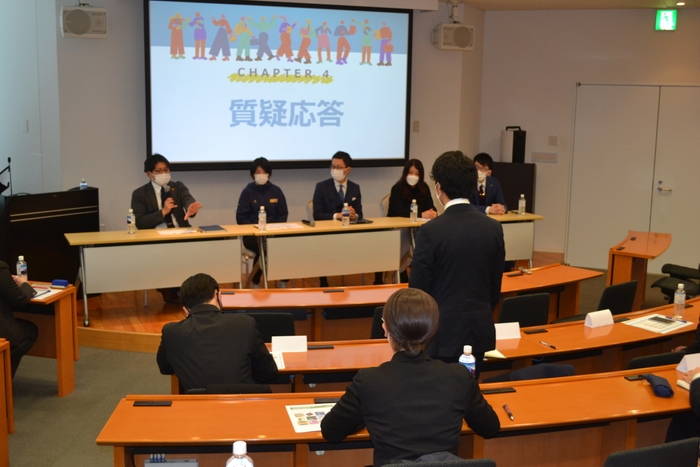 学生たちが転職を経験した社会人の声を聴く機会はそれほど多くはない