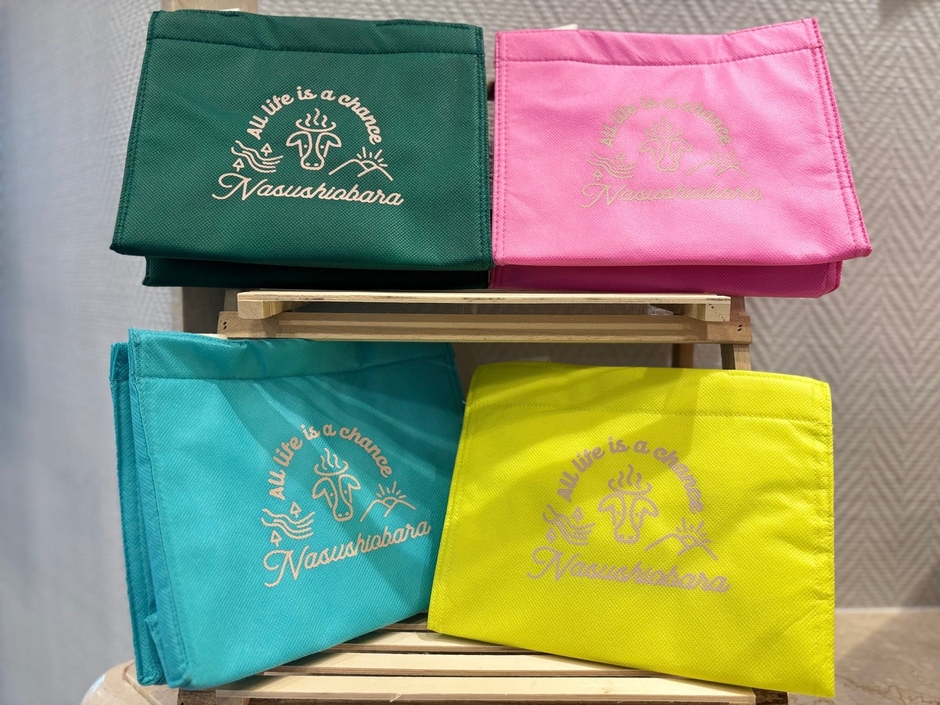 スタンプを３つ集めると全員に「那須塩原オリジナル保冷バッグ」をプレゼント！