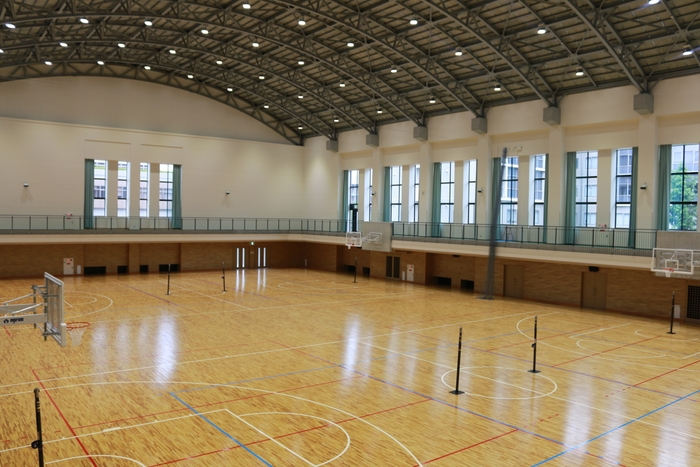 学内接種会場となる総合体育館メインアリーナ