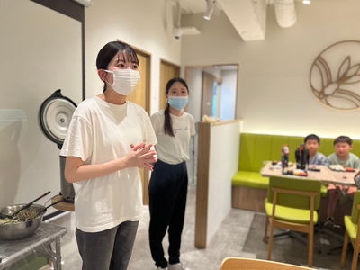 昨年の開催風景：管理栄養士が栄養についてゲーム形式で子供たちに出題している様子