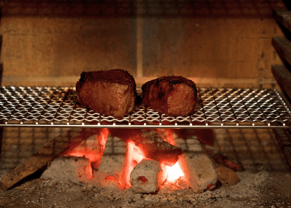 炉窯で焼き上げる | Grilled in a traditional kiln