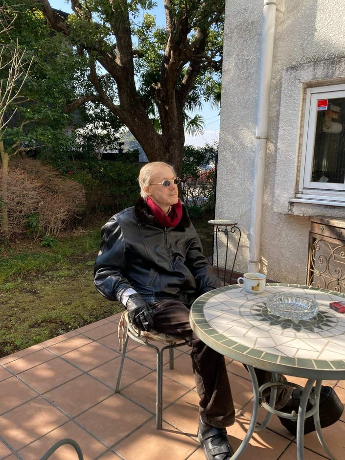 自宅の庭にて