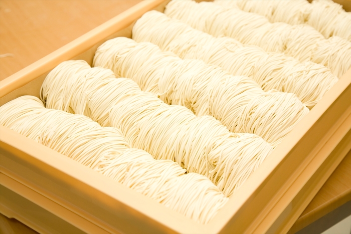 自社工場『製麺屋慶史』の特注麺