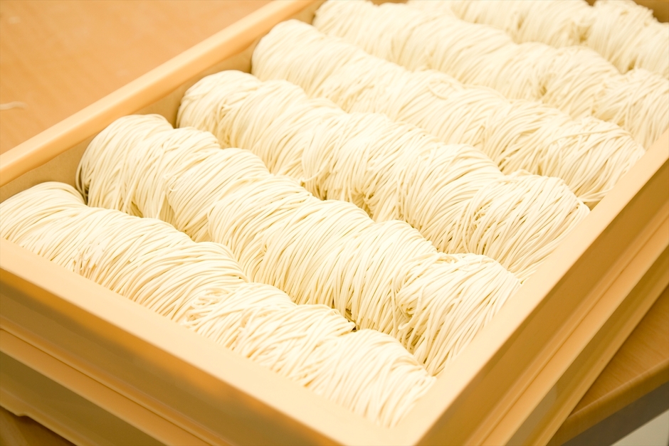 自社工場『製麺屋慶史』の特注麺