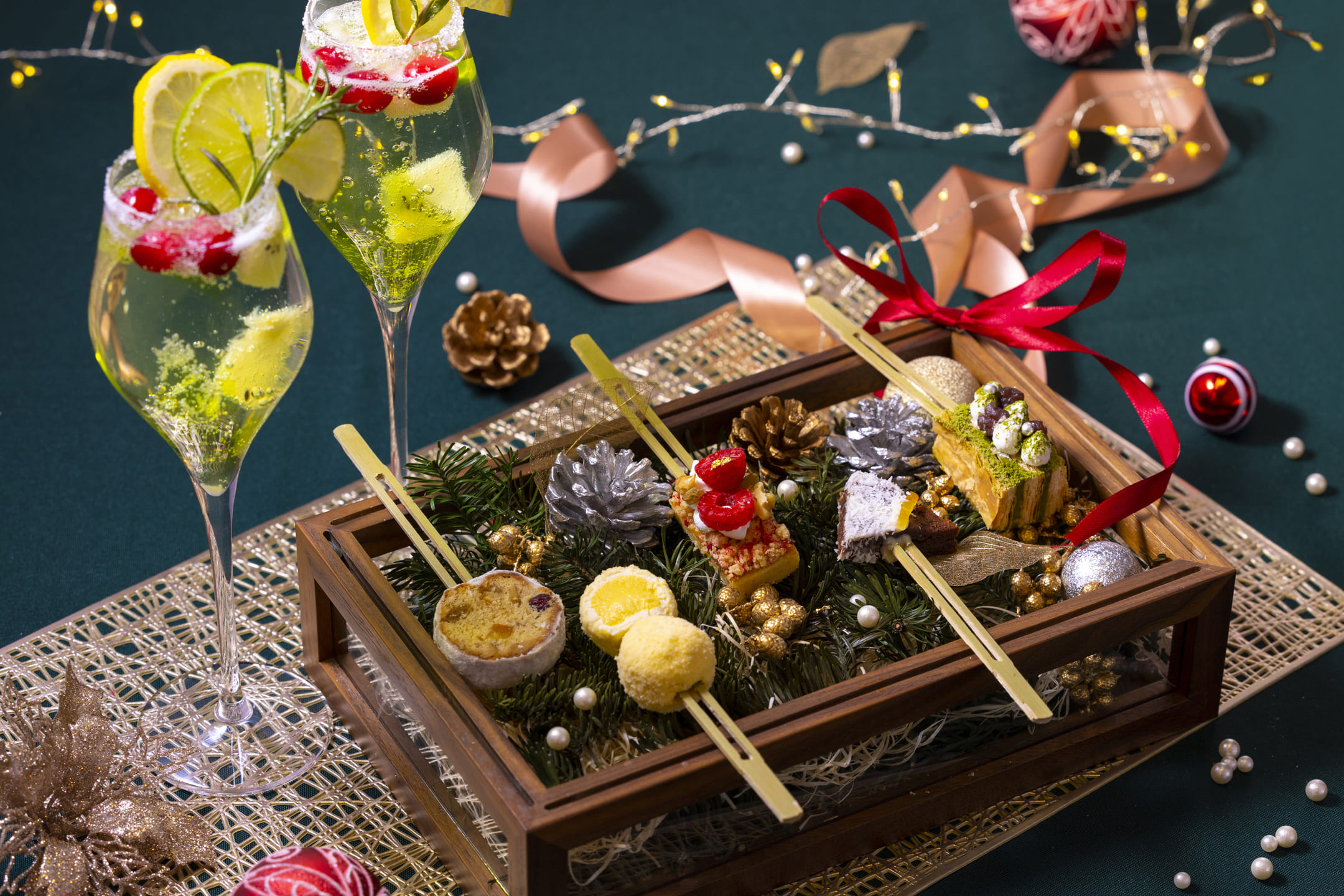 OMO7大阪】串カツに見立てた串スイーツをクリスマス期間限定で提供