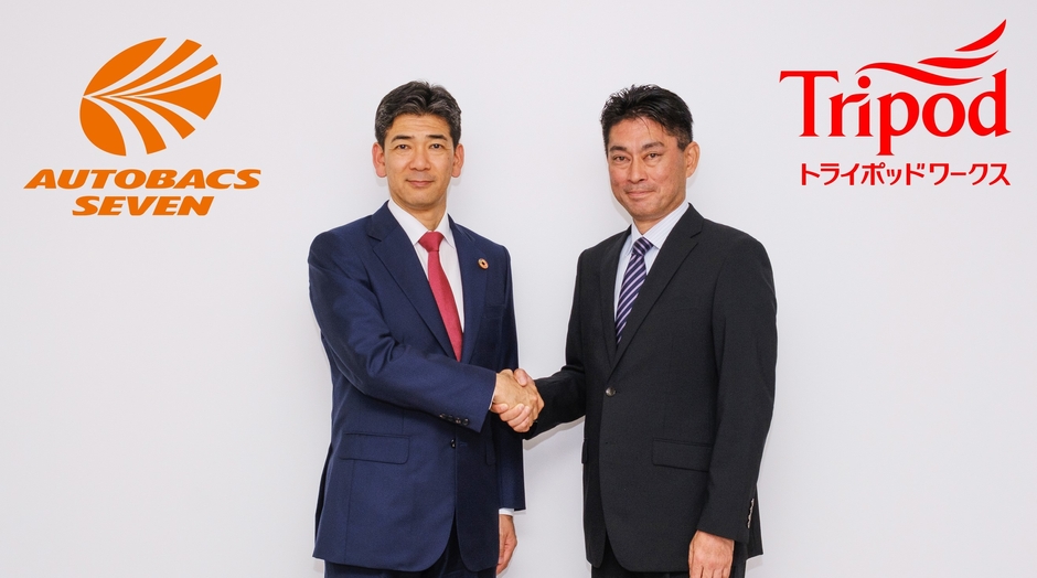 左:オートバックスセブン代表取締役 社長 堀井 勇吾 右:トライポッドワークス代表取締役社長:佐々木 賢一