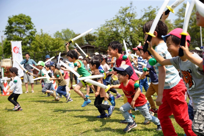 チームの団結力が試されるチャンバラ合戦