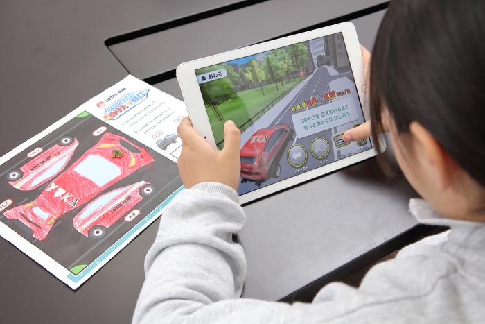 iPad・iPhoneで読み込むと、自分でぬったクルマが立体(3D)に!