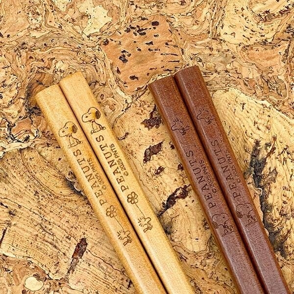 スヌーピーの楽しいポップな食器シリーズ