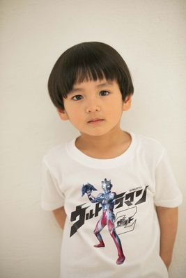 ULTRA STYLE 長袖Tシャツ キッズ 【ウルトラマンゼット】白(着用イメージ)