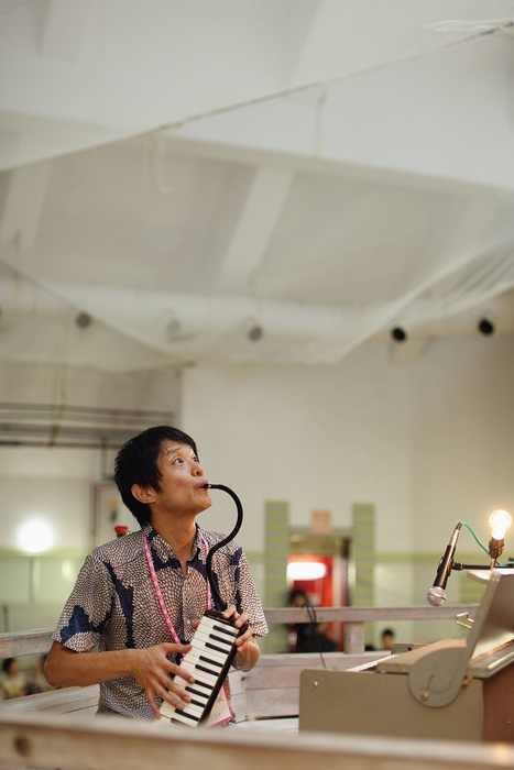 野村誠/出張ライブ〈荒井良二と野村誠の山形じゃあにぃ〉、2016年、碁点温泉旧大浴場