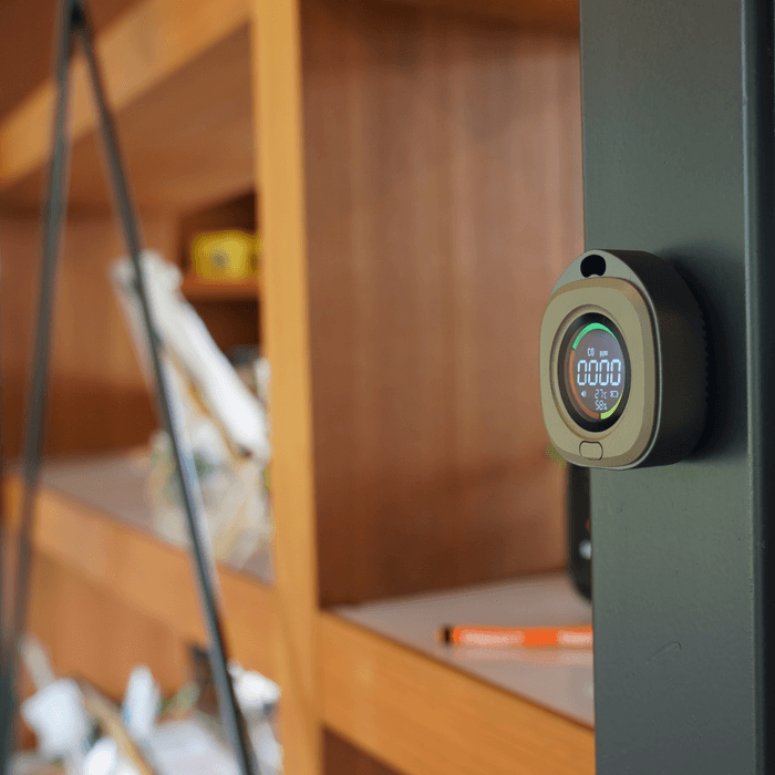 ブラウンカーキ