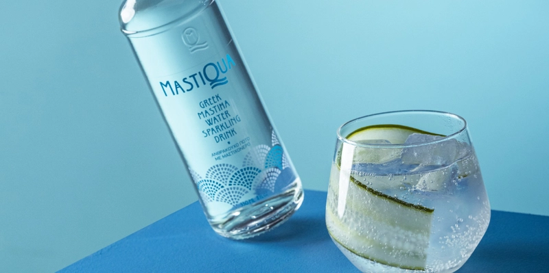 ギリシャ・ヒオス島の天然炭酸水「Mastiqua（マスティクア）」再登場。心とからだを整える、新しい選択肢。