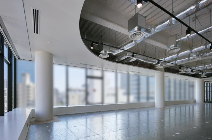 【品川エリア大通り沿い】とにかく明るいオフィス!開放感たっぷりの居抜き区画の募集です