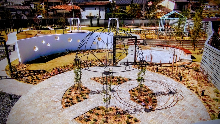 開放感のある1,300m2の本格ガーデン