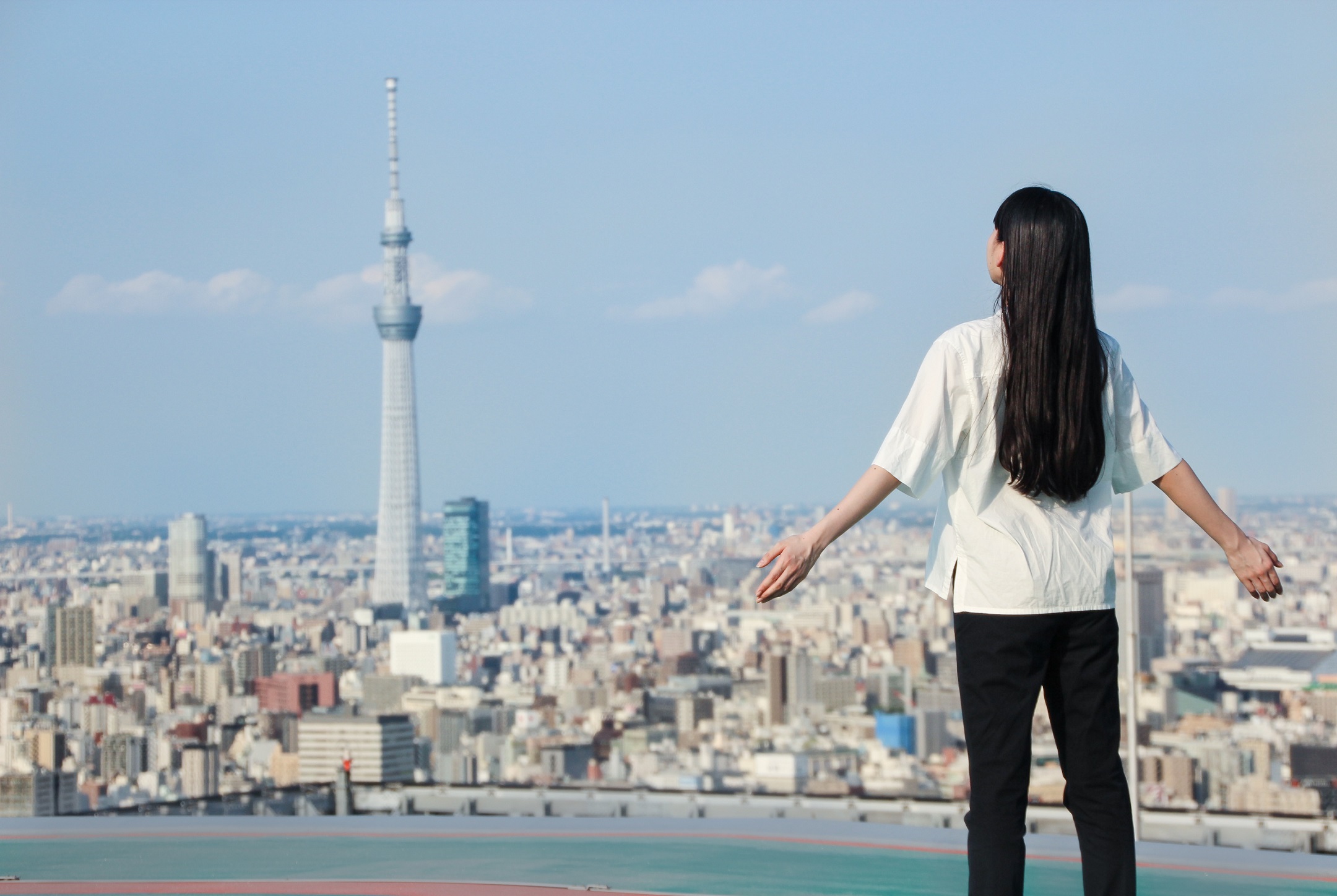 星のや東京　地上160メートルのビルの屋上で朝からストレッチ！「天空深呼吸」開催　期間：2020年８月６日〜