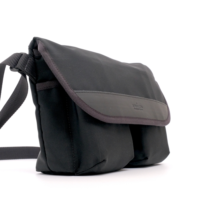 フラップショルダー