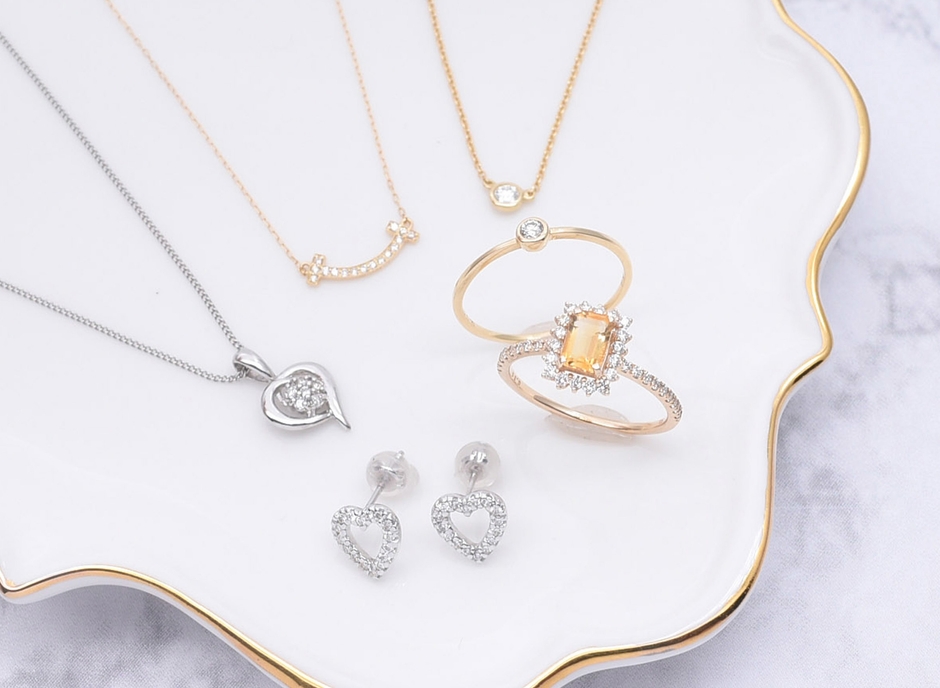 検品を通過したジュエリー