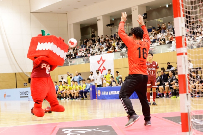 10月2日の始球式の様子(Fリーグ・フウガドールすみだのチームマスコット・スミダイルさん)