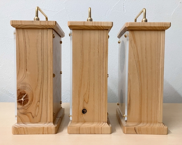 本体は天然素材の為、色の濃淡や木目の出方などは一点一点異なります