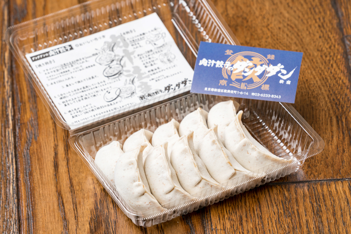 持ち帰り用「生餃子（冷凍）」10個で594円（税込）