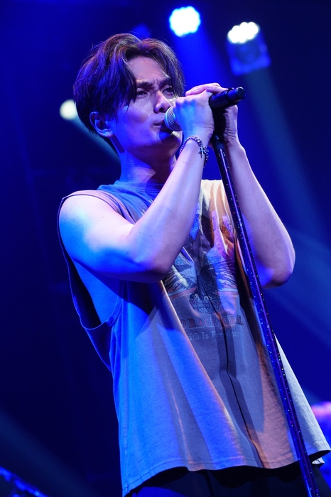 写真:源 賀津己、宮川舞子