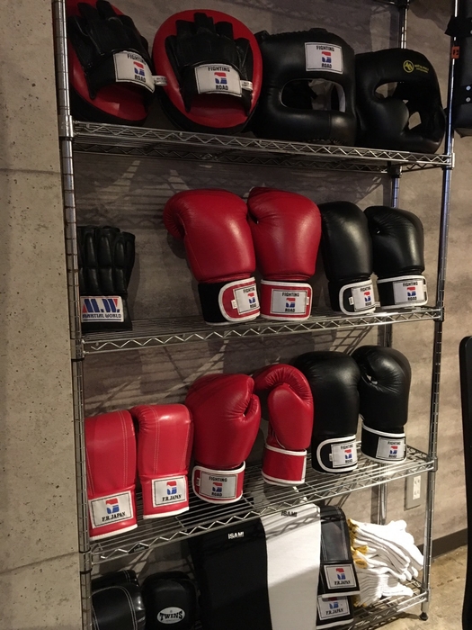 自由に使えるグローブなども常備