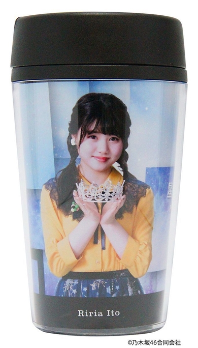 出演メンバーの「神の手」限定 着せ替えタンブラー オモテ