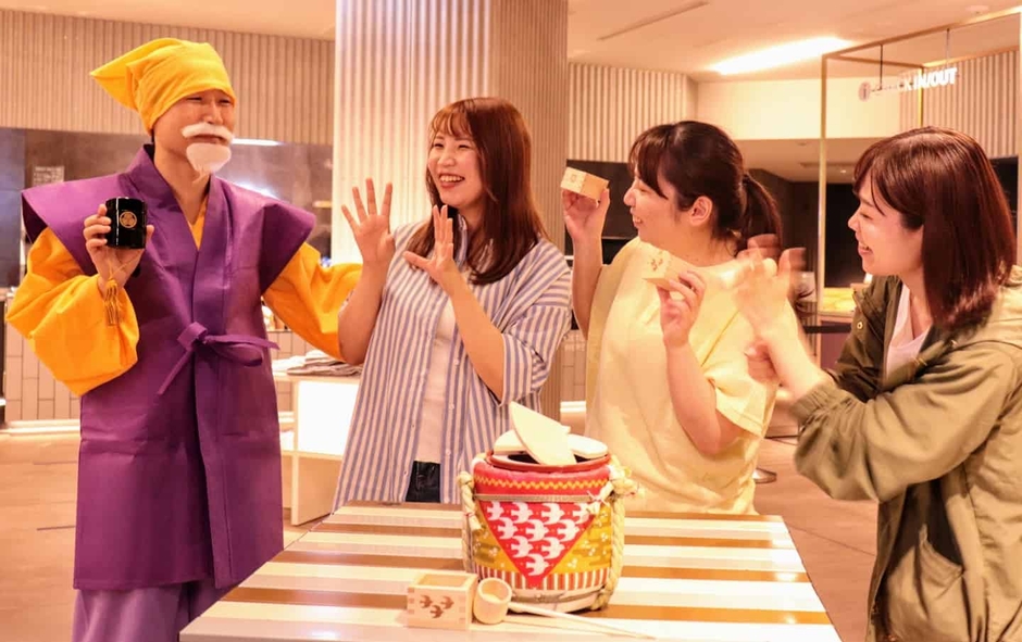 徳川光圀に扮するBEBスタッフ