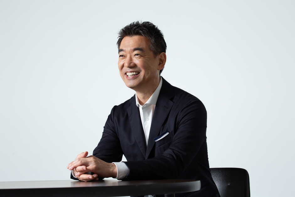 (著者近影 写真:的野弘路)