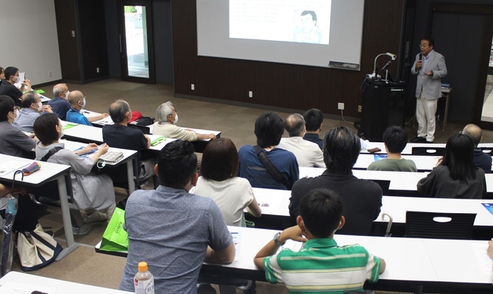 講座ではまず座学で好適環境水の基礎知識を学びました